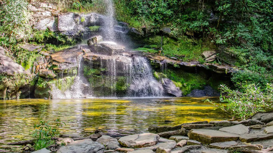 Imagem representativa: Conheça em Pirenópolis a Cachoeira do Rosário com seus 42m de queda